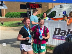 Ada-ada Saja, Wanita Ini Lari Marathon dengan Sepatu Hak Tinggi