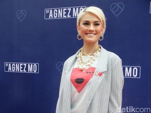Romantis! Agnez Mo Dirangkul Raphael Maitimo, Mudah-mudahan Jodoh
