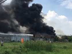 Ledakan Terdengar Sebelum Pabrik Kembang Api di Kosambi Terbakar