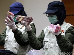 Staf Plt Kadis PU Jambi Diduga Ingin Hancurkan Bukti Transfer