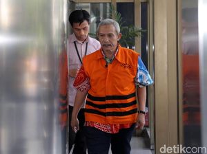 Diperiksa KPK, OK Arya Zulkarnain Santai Diperiksa KPK, OK Arya Zulkarnain Santai