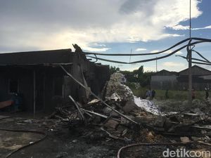 Satu Korban Pabrik Kembang Api Meninggal di RSUD Tangerang Satu Korban Pabrik Kembang Api Meninggal di RSUD Tangerang
