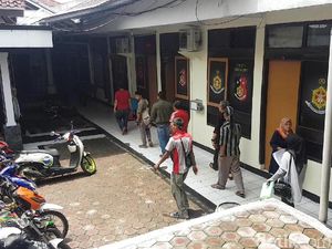 Bandingkan Gaji Guru dan Pembantu, Warganet Sukabumi Dipolisikan Bandingkan Gaji Guru dan Pembantu, Warganet Sukabumi Dipolisikan