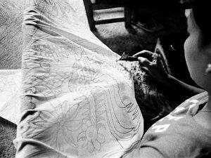 Membudayakan Batik