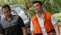Gaya Aditya Anugrah Moha Saat Diperiksa KPK