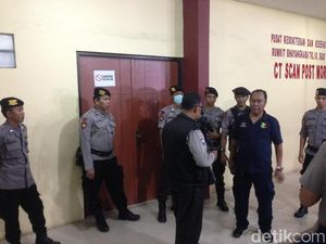 Jasad Korban Tewas Pabrik Mercon Tiba, RS Polri Dijaga Ketat Jasad Korban Tewas Pabrik Mercon Tiba, RS Polri Dijaga Ketat