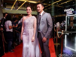 Melihat Lebih Dekat Kedekatan Atiqah Hasiholan dan Ratna Sarumpaet