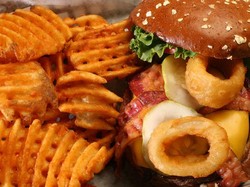 5 Hal Ini Terjadi pada Tubuh Saat Anda Terlalu Banyak Makan Gorengan