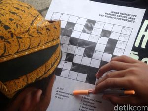 Peringati Sumpah Pemuda, Siswa SMP Lomba Isi TTS Aksara Jawa