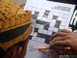 Peringati Sumpah Pemuda, Siswa SMP Lomba Isi TTS Aksara Jawa