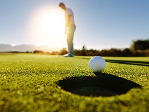 Turnamen Golf  The 12th Nongsa Cup 2017 Diserbu Wisman