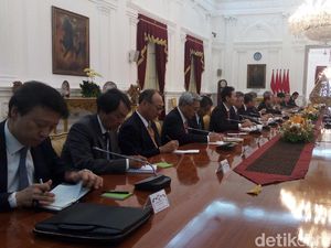 Ditemui Eks PM Jepang, Jokowi: Selamat atas Suksesnya Pemilu di Sana Ditemui Eks PM Jepang, Jokowi: Selamat atas Suksesnya Pemilu di Sana