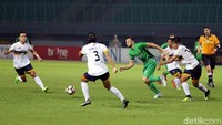 Dalam lawatannya ke markas Bhayangkara, Persela tidak akan diperkuat empat pemainnya. Mereka adalah Ivan Carlos, Kosuke Yamazaki dan Fahmi Ayubi yang mengalami cedera dan Saddil Ramdani yang bergabung dengan timnas Indonesia U-19 yang berlaga di kualifikasi Piala Asia U-19.