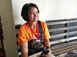 Dokter Wanita Berperahu Tengah Malam demi Pengobatan Massal di Papua