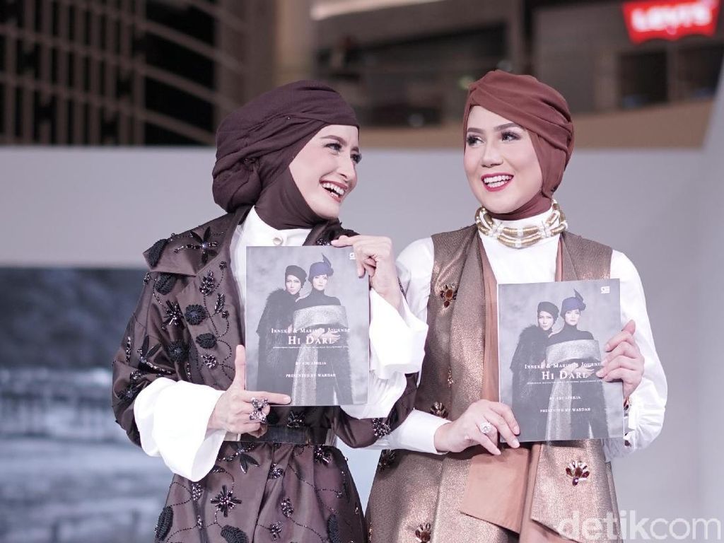Inneke dan Marini Zumarnis Rangkum 22 Tahun Persahabatan dalam Buku Inneke dan Marini Zumarnis Rangkum 22 Tahun Persahabatan dalam Buku