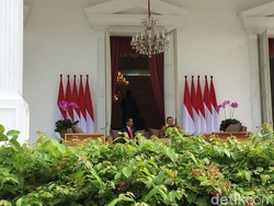 Jokowi Sajikan Teh dan Lemper untuk SBY