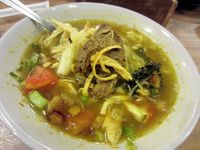 Yuk, Siang Ini Makan Soto Ayam sampai Daging yang Gurih Mengenyangkan