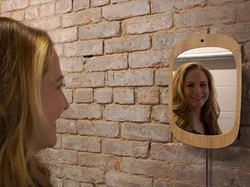 Hibur Pasien Kanker, Pria Ini Ciptakan Cermin Agar Kita Selalu Senyum