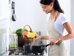 Apa Pun Masakannya, Anda Bisa Tampil Cantik dan Dapur Tetap Bersih