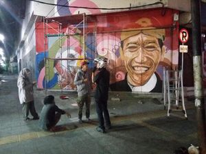 Cakep! Pertokoan di Solo Disulap Jadi Galeri Mural Nasionalisme