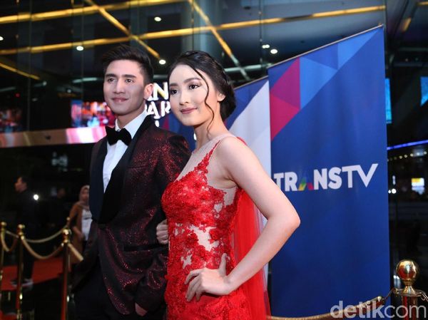 Suka Umbar Kemesraan, 5 Pasangan Artis Muda Ini Bikin Baper Fans