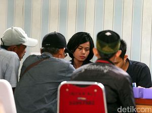 26 Keluarga Beri Data Korban Ledakan Pabrik Kembang Api ke RS Polri 26 Keluarga Beri Data Korban Ledakan Pabrik Kembang Api ke RS Polri