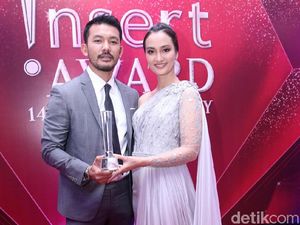 Couple Goals! Serasinya Rio Dewanto dan Atiqah Hasiholan