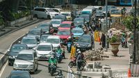 Foto: Revitalisasi Jalur Pedestrian di Depan Trisakti yang Buat Macet