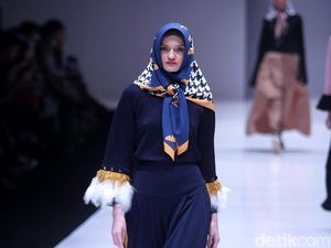Foto: 13 Koleksi Terbaru Zaskia Sungkar, Hijab Tabrak Warna