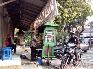 Begini Kagetnya Pembeli Saat Tahu Bubur Ayam Agus di Salatiga Gratis Begini Kagetnya Pembeli Saat Tahu Bubur Ayam Agus di Salatiga Gratis