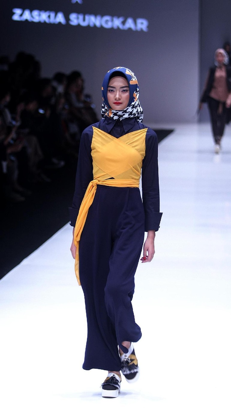 Foto 13 Koleksi Terbaru Zaskia Sungkar Hijab Tabrak Warna Foto 13 Koleksi Terbaru Zaskia Sungkar Hijab Tabrak Warna