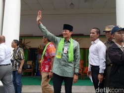 Pesan Sandiaga ke Siswa: Jangan Baper dan Koper