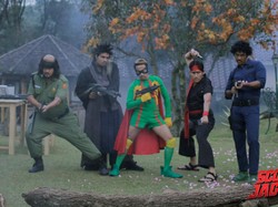 5 Cowok Jagoan Menarik Kembali Latar Film Lawas 5 Cewek Jagoan