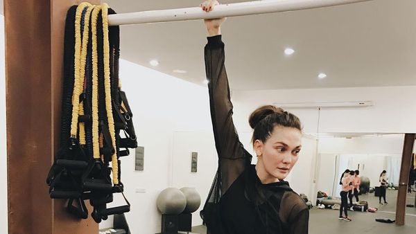 Foto: Luna Maya Jaga Bentuk Tubuh dengan Olahraga