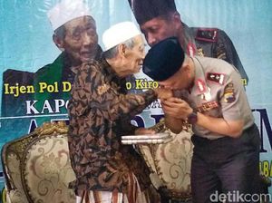 Kapolda Jateng Sambangi KH Maemun Zubair di Rembang