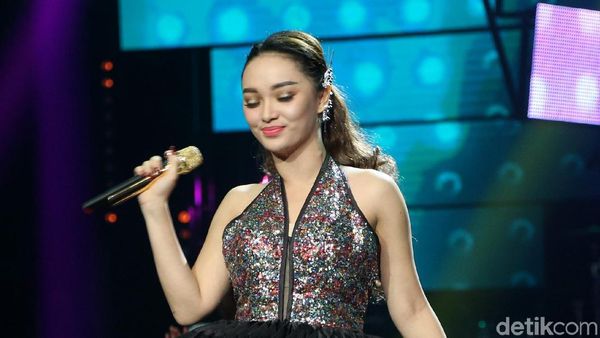 Penampilan Zaskia Gotik di !nsert Awards, Seksi?