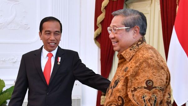 Foto: Senyum dan Santainya Obrolan Jokowi-SBY di Istana