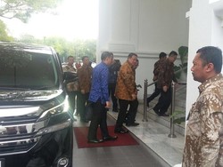 SBY Disambut Mensesneg Sebelum Bertemu Jokowi