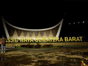 Bangganya Sumatera Barat Punya Masjid Raya nan Megah