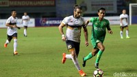 Tambahan tiga angka membawa Bhayangkara kembali ke puncak klasemen untuk sementara waktu. Tim besutan Simon McMenemy kini memimpin dengan poin 62 dari 31 laga setelah sempat kalah dalam dua laga beruntun. Sementara itu, PSM Makassar ada di tempat kedua dengan poin 61 dari 31 laga.