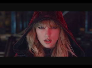 Taylor Swift Pakai Sarung Tangan Rinaldy Yunardi di Video Klip Terbaru