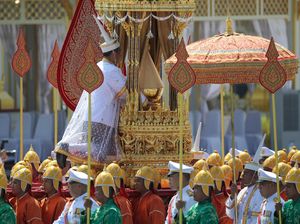 Usai Dikremasi, Abu Raja Bhumibol Dibawa ke Istana Bangkok Usai Dikremasi, Abu Raja Bhumibol Dibawa ke Istana Bangkok