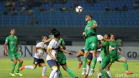Bhayangkara sukses memetik kemenangan setelah mengalahkan Persela Lamongan 3-1 di Stadion Patriot Candrabhaga, Jumat (27/10/2017) malam WIB.
