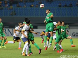 Bhayangkara sukses memetik kemenangan setelah mengalahkan Persela Lamongan 3-1 di Stadion Patriot Candrabhaga, Jumat (27/10/2017) malam WIB.