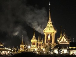 Melihat Suasana Prosesi Kremasi Raja Thailand