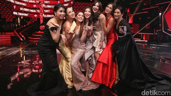 Centilnya Girls Squad di Insert Award 14th Anniversary