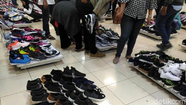 Diskon Sepatu Hingga 70% di Lotus Thamrin Jelang Tutup