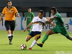 Ilija Spasojevic, yang untuk pertama kalinya main sebagai warga negara Indonesia, berhasil membawa The Guardian memimpin 1-0 lewat gol di menit ke-20. Skor ini bertahan sampai turun minum.