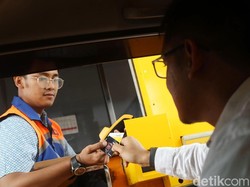 Pengendara Diimbau Tak Isi e-Money di Pintu Tol, Ini Alasannya