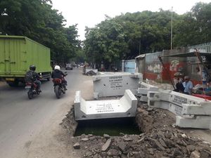 Polisi Tegur Bina Marga Soal Galian Boks Utilitas yang Tak Ditutup Polisi Tegur Bina Marga Soal Galian Boks Utilitas yang Tak Ditutup